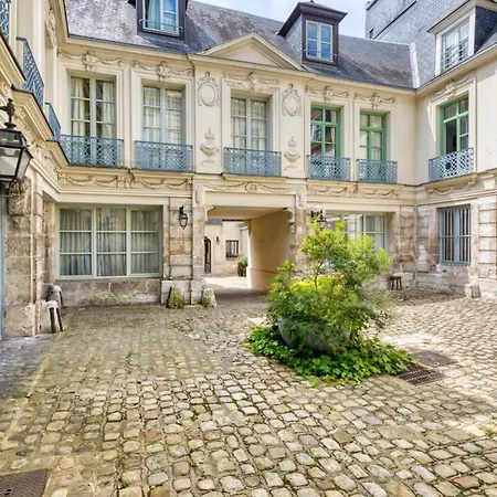 Rafael F2 Bourgeois Avec Jardin *