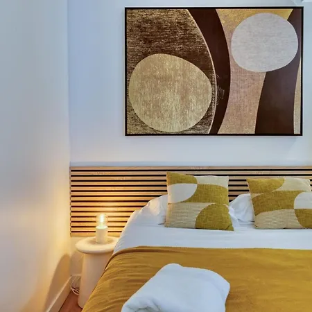 Rafael F2 Bourgeois Avec Jardin *