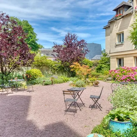 Apartment Rafael F2 Bourgeois Avec Jardin