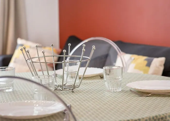 Appartement Rafael F2 Bourgeois Avec Jardin *