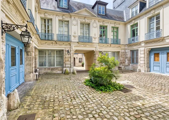 Rafael F2 Bourgeois Avec Jardin *