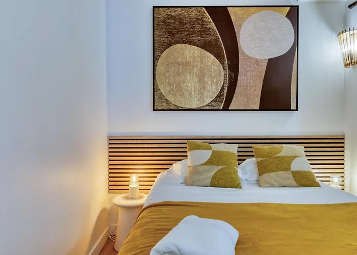 Rafael F2 Bourgeois Avec Jardin *