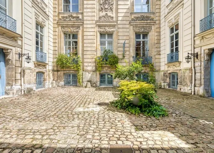 Rafael F2 Bourgeois Avec Jardin