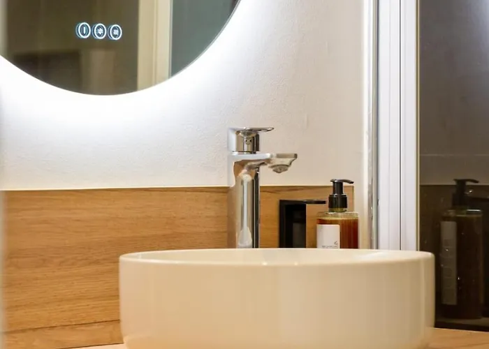 Rafael F2 Bourgeois Avec Jardin דירה