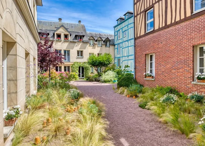 Appartement Rafael F2 Bourgeois Avec Jardin *